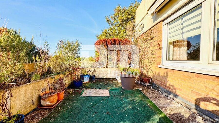 Barrierearme Terrassenwohnung mit Schwimm / Spa-Saunabereich, Garage in gesuchter Lage - Dachterrasse mit Markise